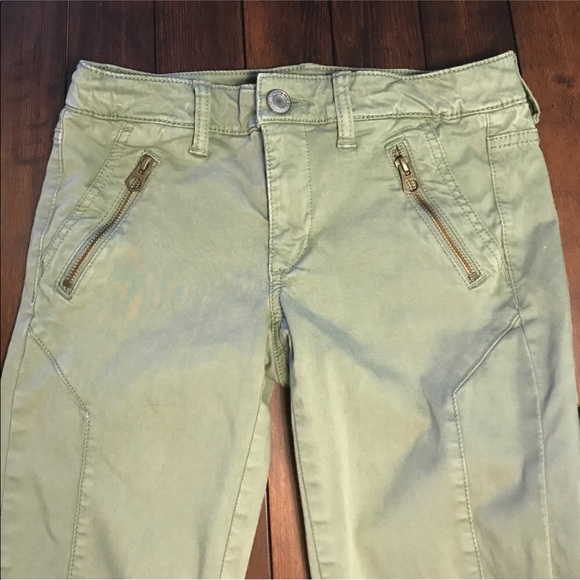 💚Almost Famous Army green form-fitting cargo pants- 1 - Picture 2 of 4
